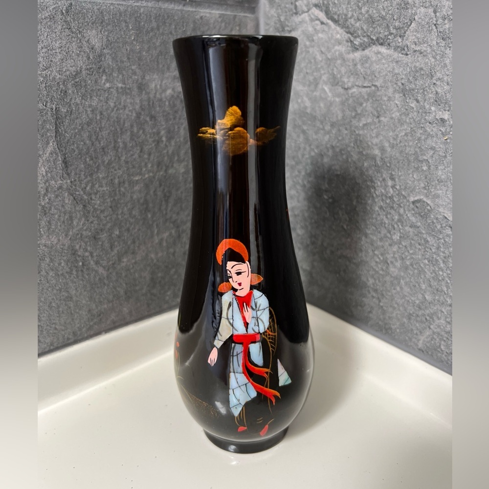 Vintage‎ Asian Bud Vase Inlaid Mother of Pearl Black Lacquer Wooden 7 1/4" Women
